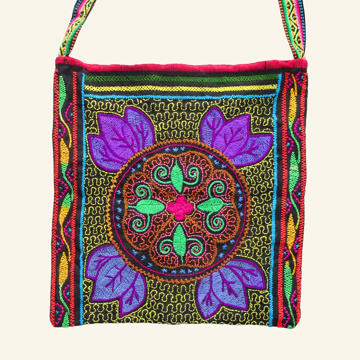 Shipibo Tasche – Kolibri & florale Stickerei