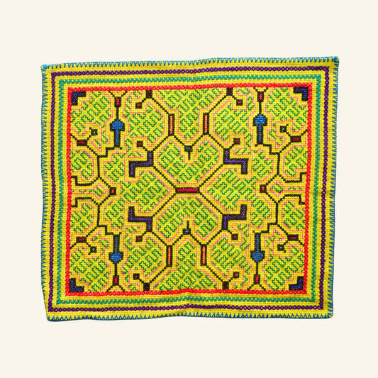 Shipibo Tuch – Ayahuma, Huaira Caspi & Shiwawaku Kené – 32 × 36 cm