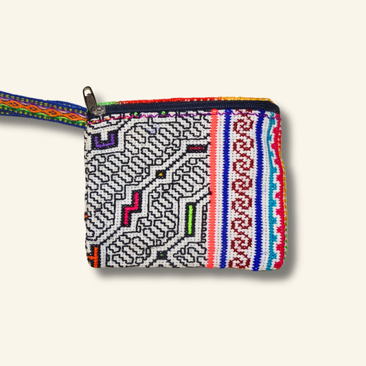 Shipibo Etui – Schwarz Weiss Rot Blau – 13 × 15 cm