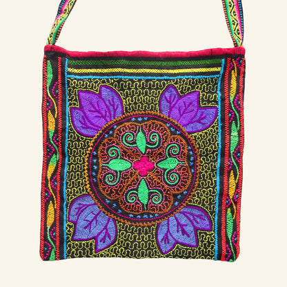 Shipibo Tasche – Kolibri & florale Stickerei