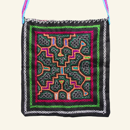 Shipibo Tasche – Schwarz mit bunter Kené-Stickerei -