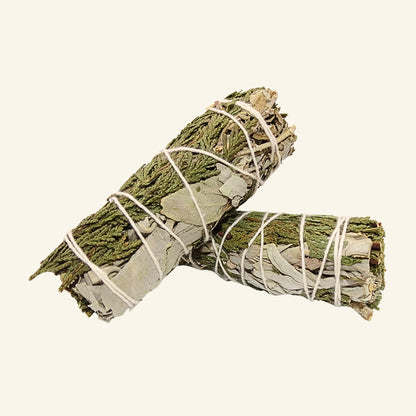 Weisser Salbei Smudge Stick mit Zedernspitzen (Salvia apiana) 30 Gramm