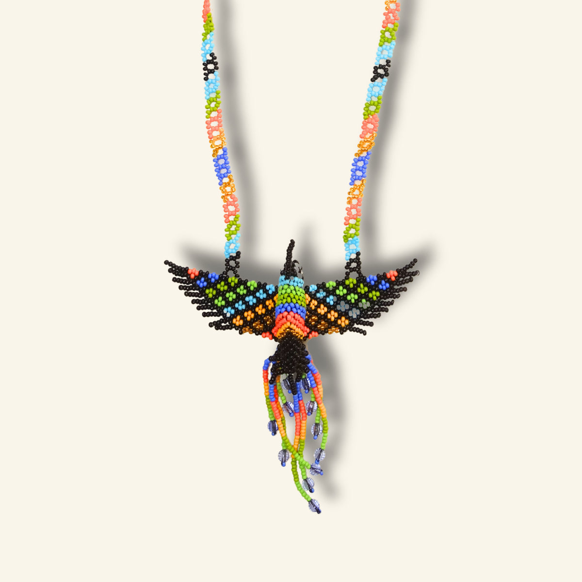Puyanawa Kolibri-Halskette – Schwarz & Regenbogenfarben