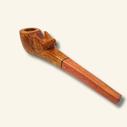Shipibo Pfeife aus Paloma-Caspi-Holz mit Adler und Marusa