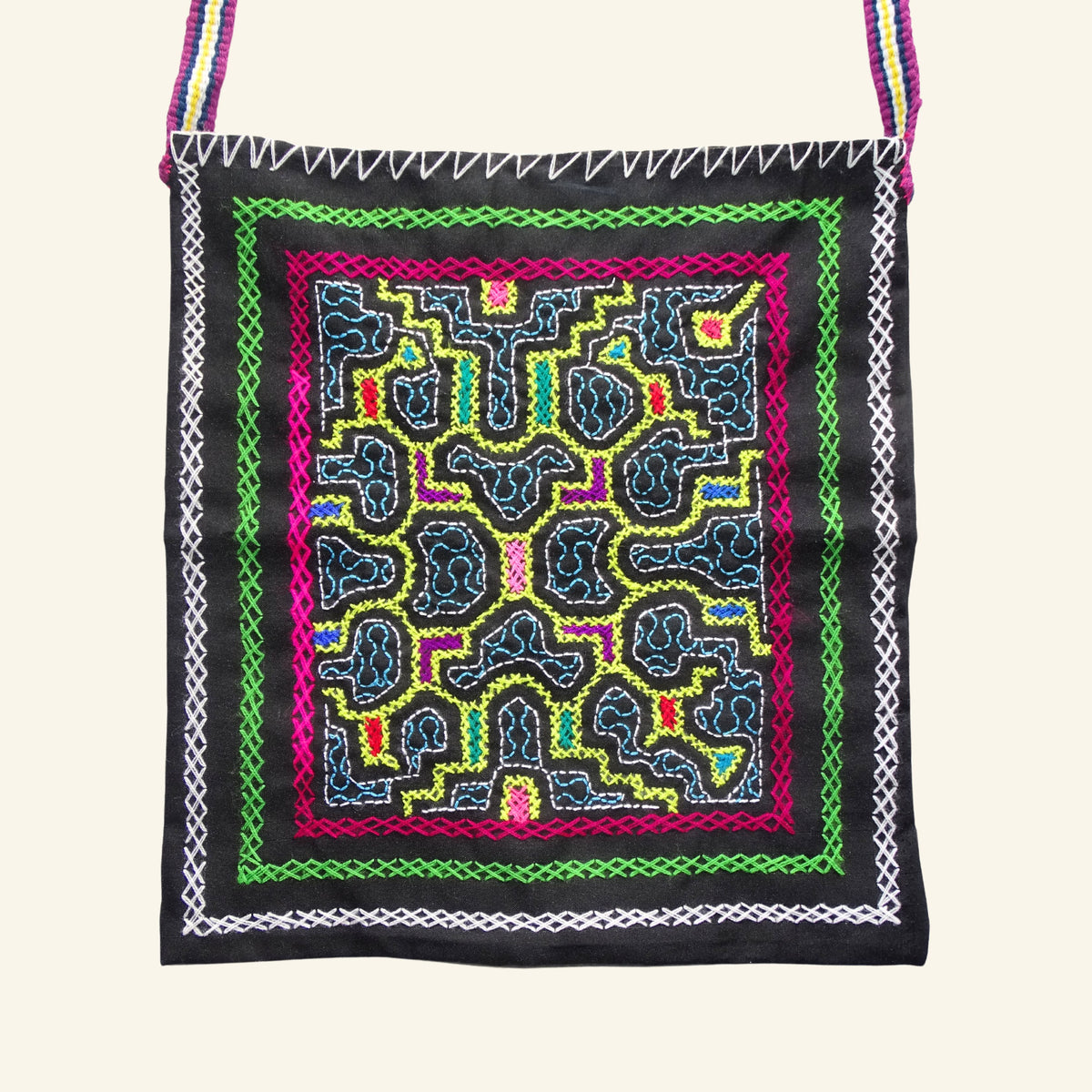 Shipibo Tasche – Schwarz mit gelber Kené-Stickerei