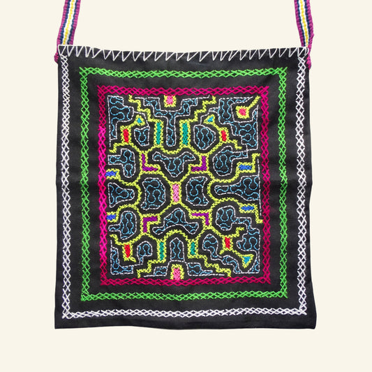 Shipibo Tasche – Schwarz mit gelber Kené-Stickerei