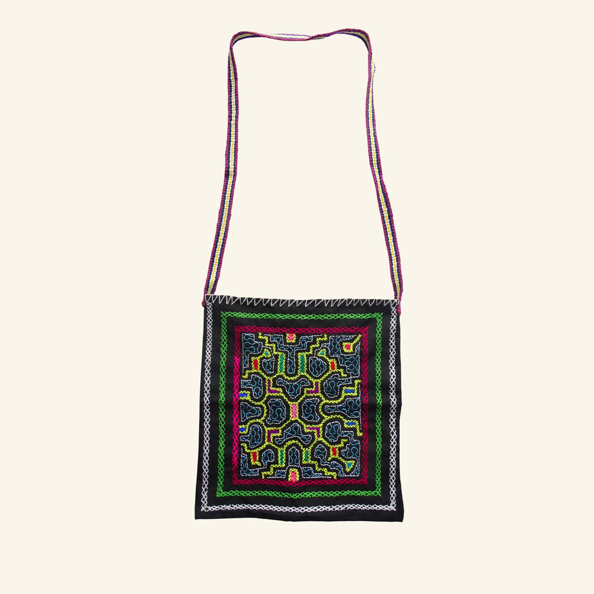 Shipibo Tasche – Schwarz mit gelber Kené-Stickerei