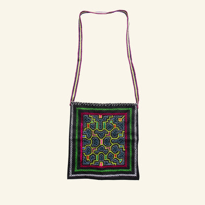 Shipibo Tasche – Schwarz mit gelber Kené-Stickerei