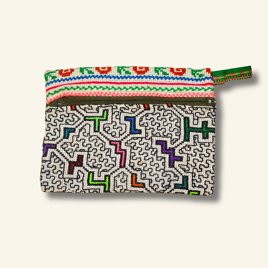 Shipibo Etui – Schwarz Multicolor – 16 × 22 cm