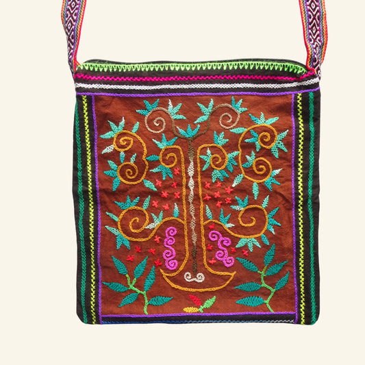 Shipibo Tasche – Braun mit Lebensbaum-Stickerei -