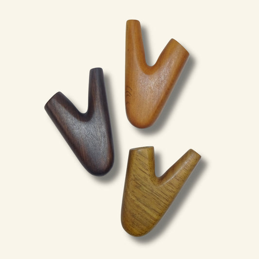 Kuripe - Rapé Applikator aus Imbuia oder Peroba Rosa Holz