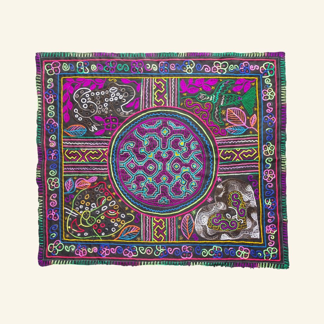 Shipibo Tuch – Frosch, Kolibri, Jaguar & Schlange – 63 × 73 cm