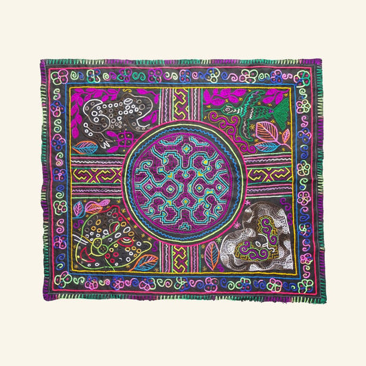 Shipibo Tuch – Frosch, Kolibri, Jaguar & Schlange – 63 × 73 cm